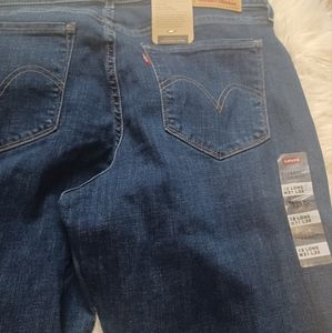 Women's Levi jeans